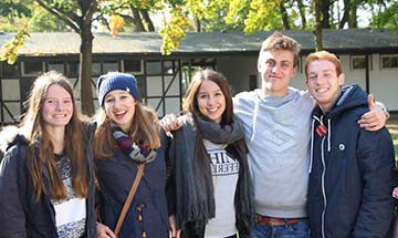 jugendliche in der walderholung